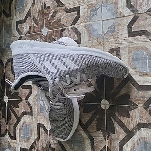 Woman's Adidas Cloudform Sneaker 7.5